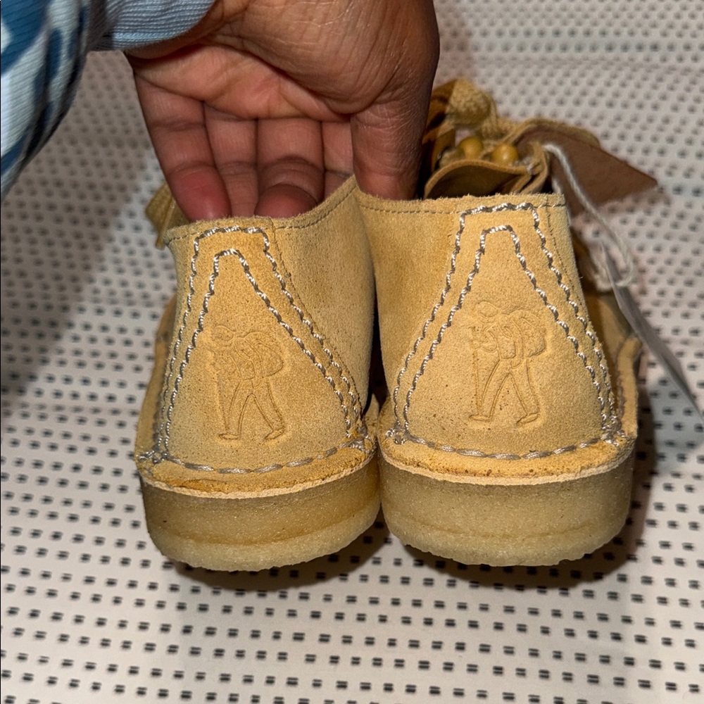 Men's Suede Clarks - Picture 2 of 6